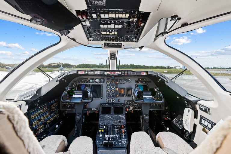 Beechjet 400a RK-186 Cockpit
