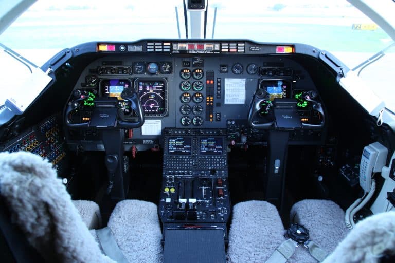 Beechjet 400a RK-329 Cockpit