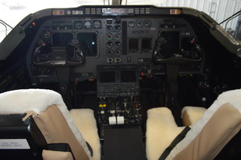 Beechjet 400a RK-159 Cockpit