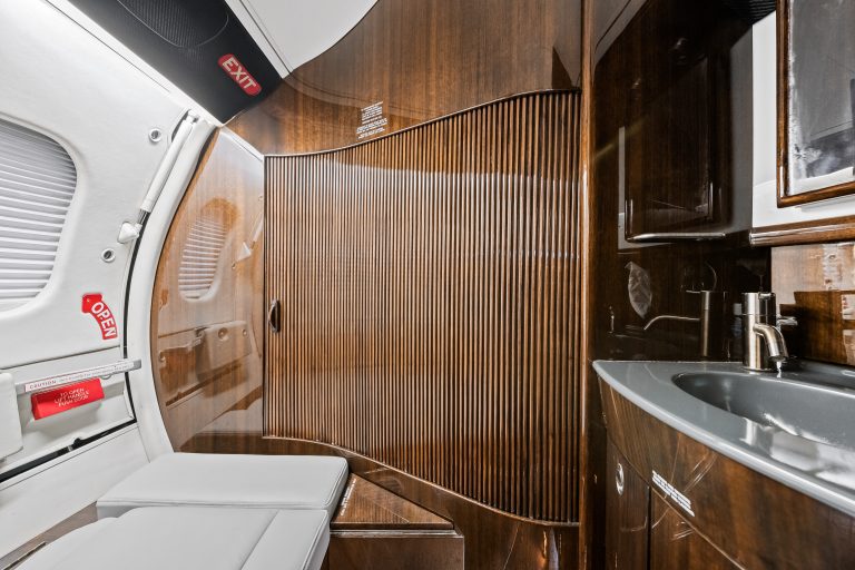 1998 Learjet 60-131 For Sale Dinette