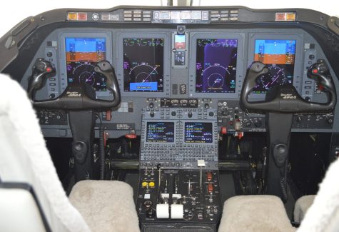 Beechjet 400a RK-135 Cockpit Avionics