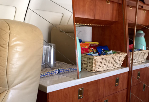 Hawker 700a 257193 N350PL Galley